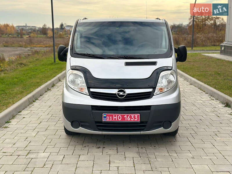 Минивэн Opel Vivaro 2014 в Ровно