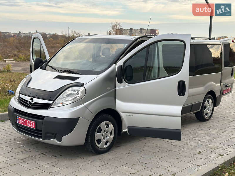 Минивэн Opel Vivaro 2014 в Ровно