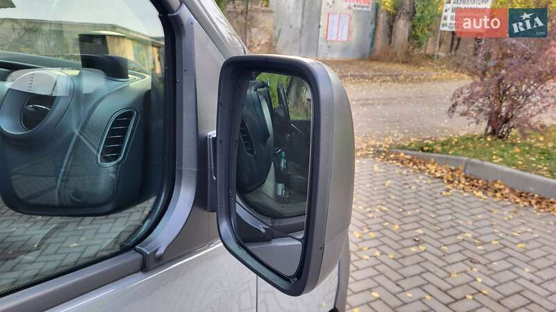 Минивэн Opel Vivaro 2016 в Киеве фото 40 Минивэн Opel Vivaro 2016 в Киеве