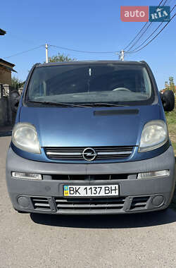 Вантажний фургон Opel Vivaro 2005 в Рівному
