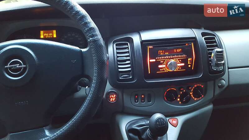 Минивэн Opel Vivaro 2009 в Николаеве