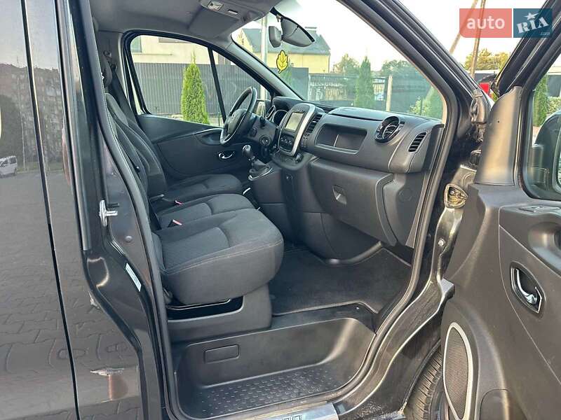 Минивэн Opel Vivaro 2015 в Луцке