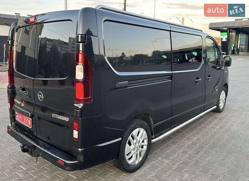 Минивэн Opel Vivaro 2015 в Луцке