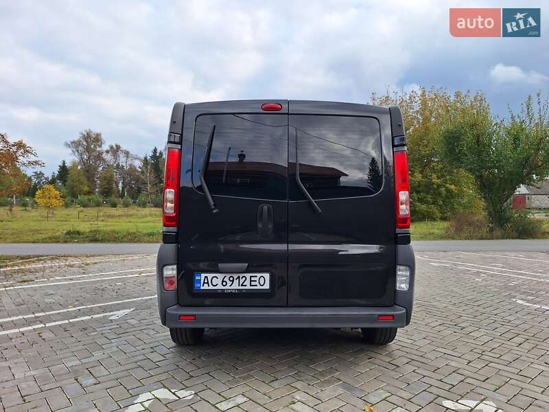 Мінівен Opel Vivaro 2010 в Києві