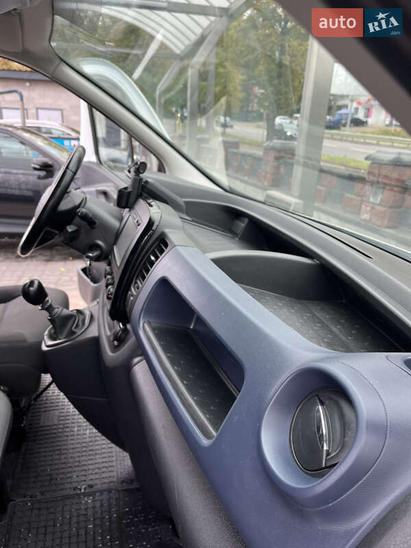 Вантажний фургон Opel Vivaro 2017 в Рівному