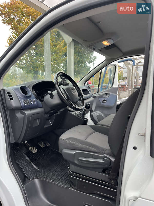 Вантажний фургон Opel Vivaro 2017 в Рівному
