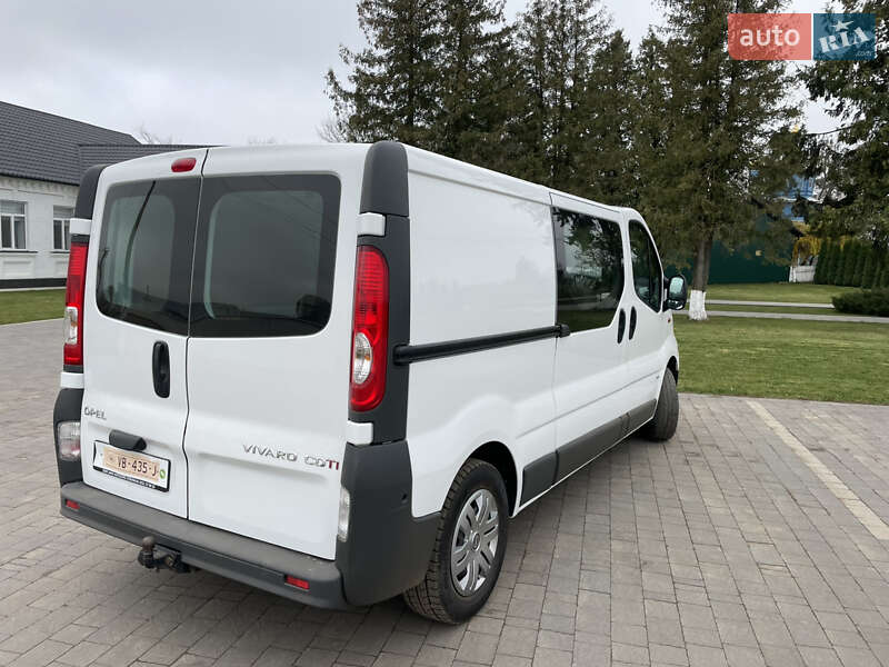 Мінівен Opel Vivaro 2012 в Дубні