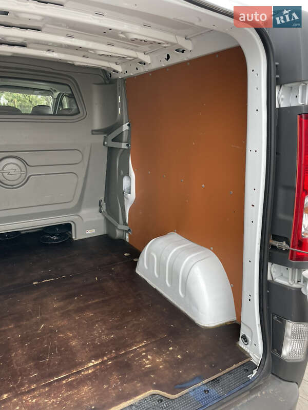 Мінівен Opel Vivaro 2012 в Дубні