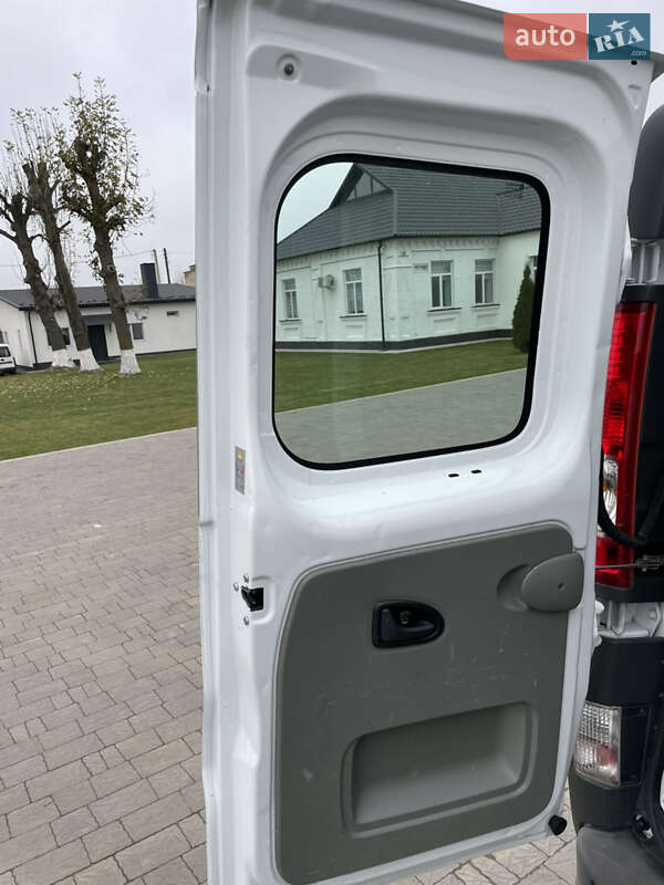 Мінівен Opel Vivaro 2012 в Дубні