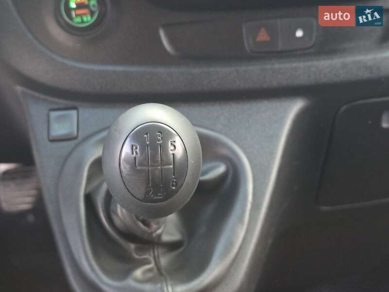 Грузовой фургон Opel Vivaro 2017 в Тернополе