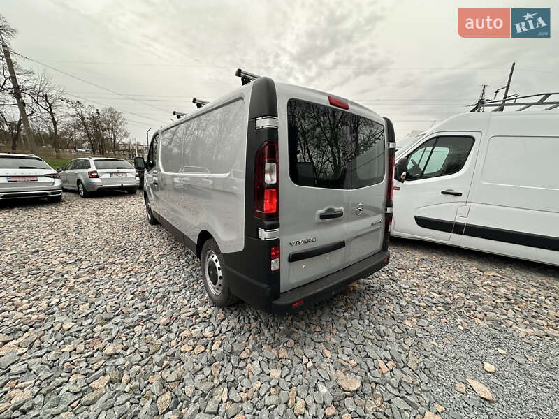 Вантажний фургон Opel Vivaro 2017 в Рівному