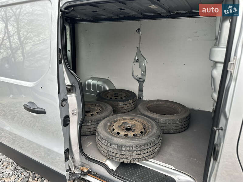 Вантажний фургон Opel Vivaro 2017 в Рівному