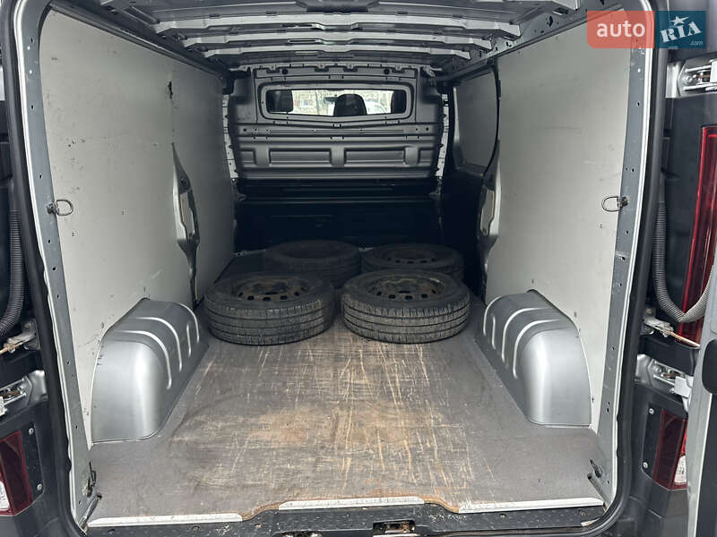 Вантажний фургон Opel Vivaro 2017 в Рівному