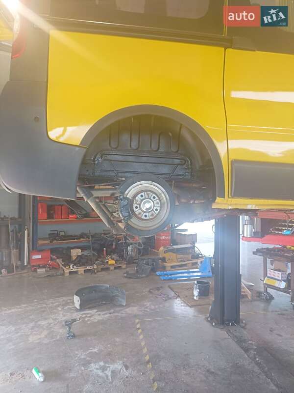 Минивэн Opel Vivaro 2004 в Самборе