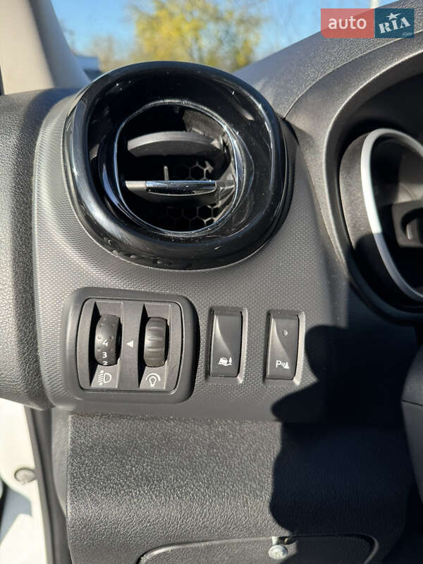 Минивэн Opel Vivaro 2017 в Черновцах