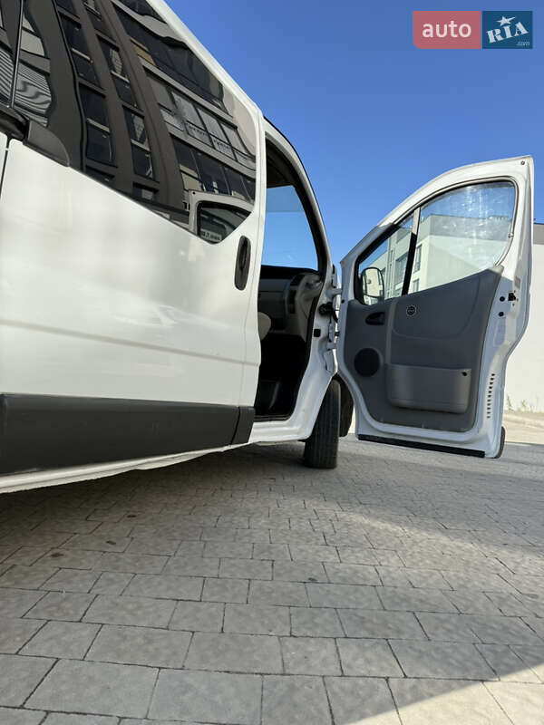 Минивэн Opel Vivaro 2005 в Новояворовске фото 18 Минивэн Opel Vivaro 2005 в Новояворовске