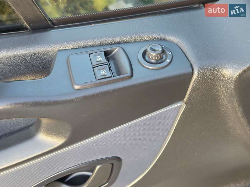 Грузовой фургон Opel Vivaro 2017 в Тернополе фото 30 Грузовой фургон Opel Vivaro 2017 в Тернополе