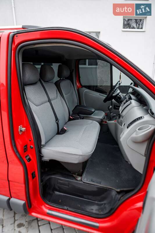 Минивэн Opel Vivaro 2004 в Баре фото 20 Минивэн Opel Vivaro 2004 в Баре
