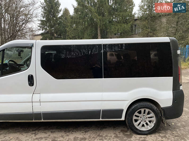 Мінівен Opel Vivaro 2004 в Львові фото 3 Мінівен Opel Vivaro 2004 в Львові