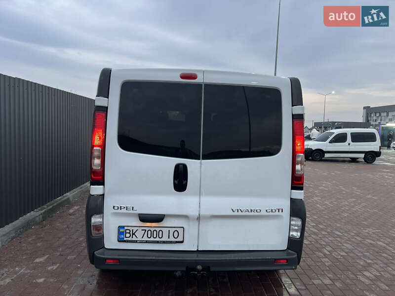 Грузовой фургон Opel Vivaro 2011 в Сарнах
