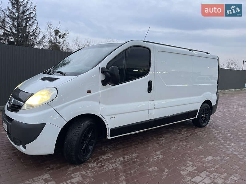 Грузовой фургон Opel Vivaro 2011 в Сарнах