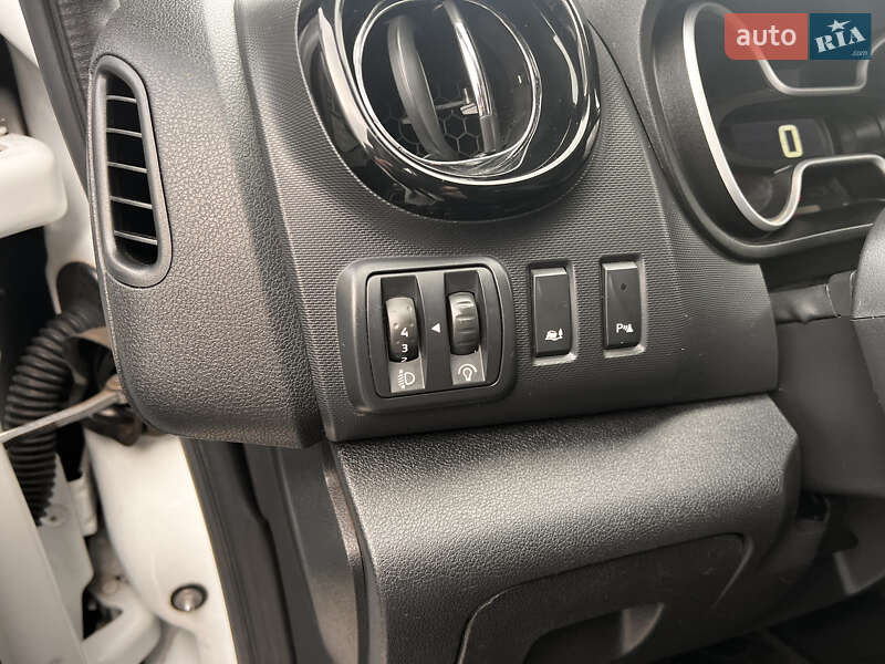 Минивэн Opel Vivaro 2015 в Киеве