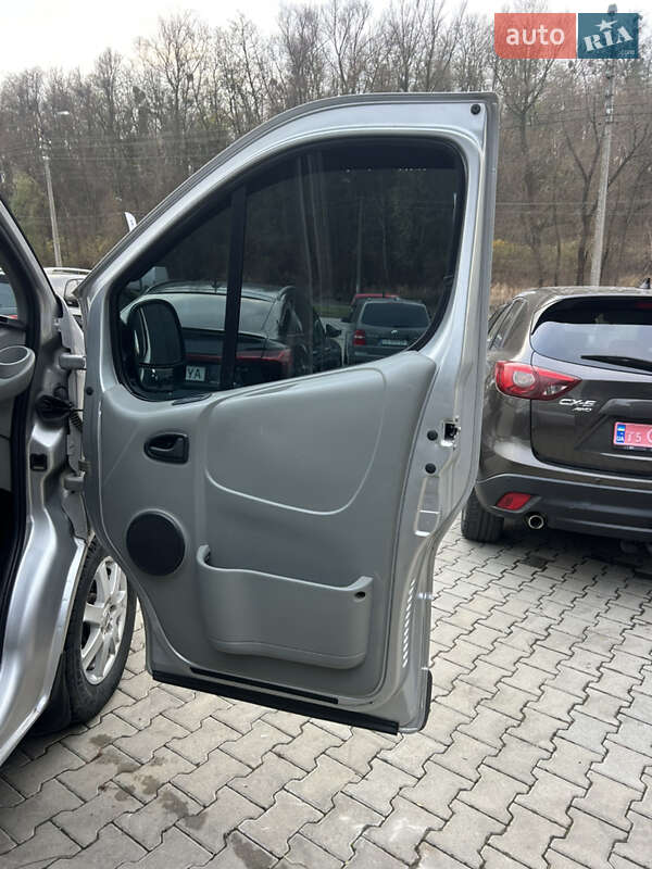 Минивэн Opel Vivaro 2007 в Черновцах