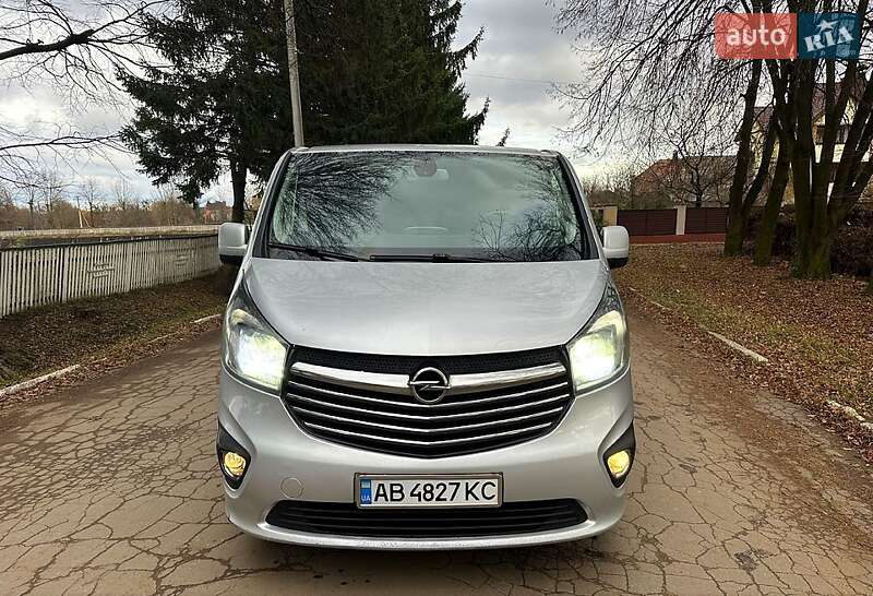 Грузопассажирский фургон Opel Vivaro 2014 в Житомире