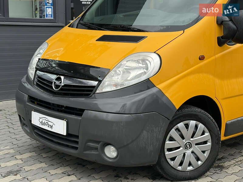 Мінівен Opel Vivaro 2014 в Чернівцях