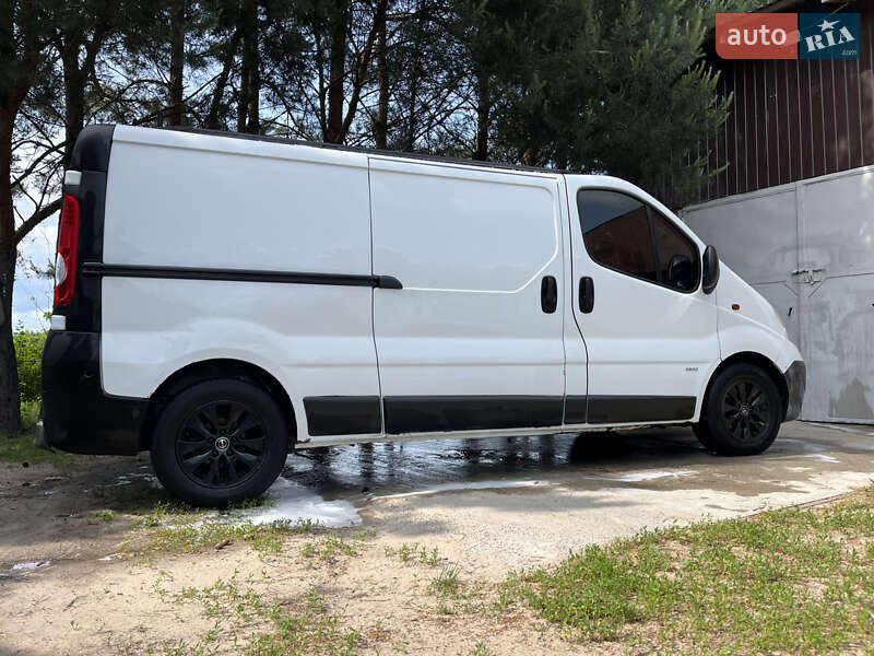 Грузовой фургон Opel Vivaro 2011 в Сарнах