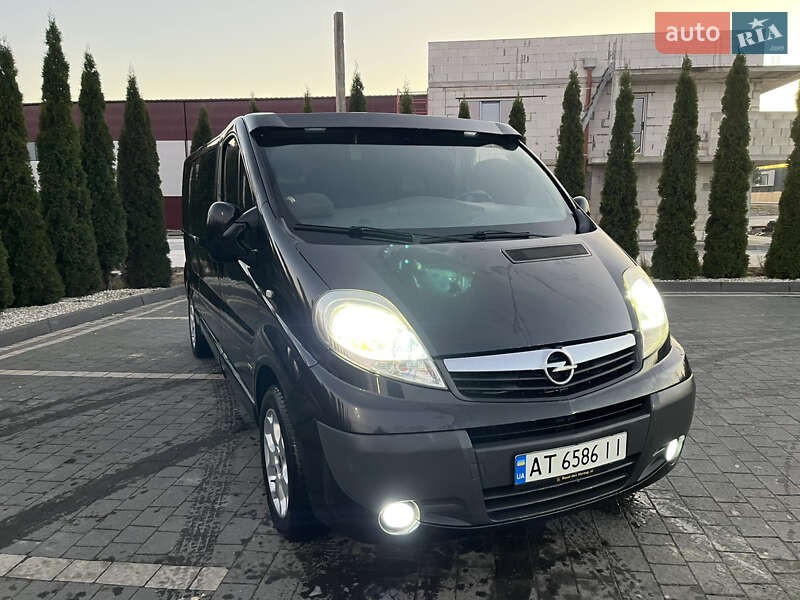 Минивэн Opel Vivaro 2013 в Надворной