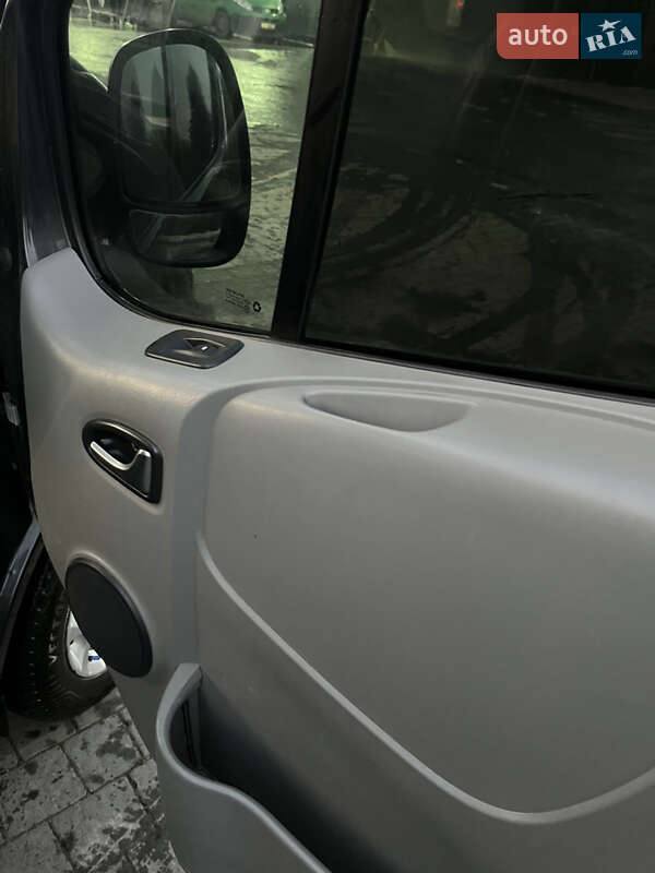 Минивэн Opel Vivaro 2013 в Надворной