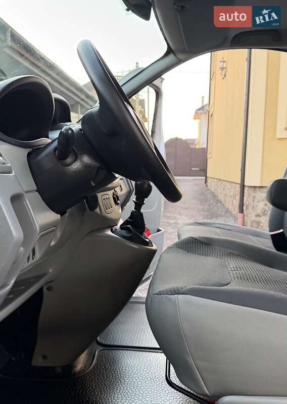 Минивэн Opel Vivaro 2012 в Львове