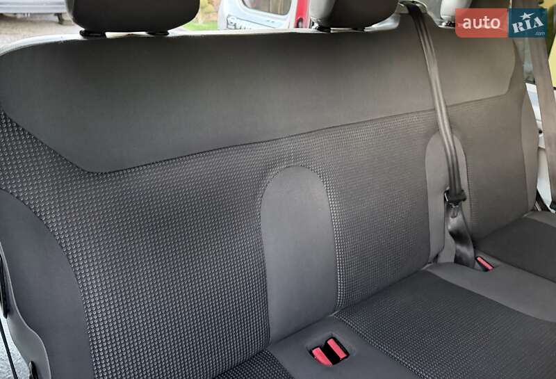 Минивэн Opel Vivaro 2012 в Львове