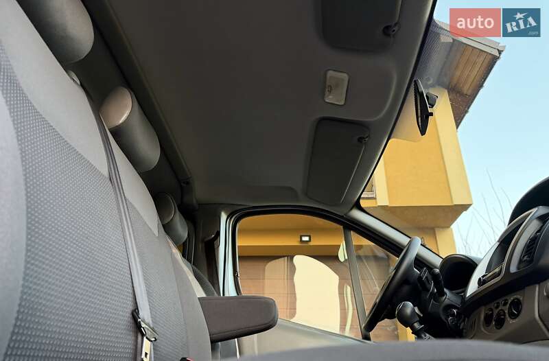 Минивэн Opel Vivaro 2012 в Львове