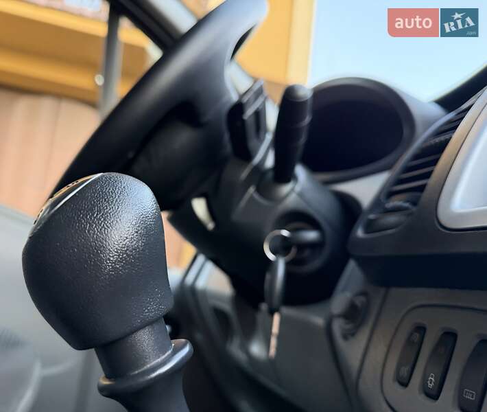 Минивэн Opel Vivaro 2012 в Львове