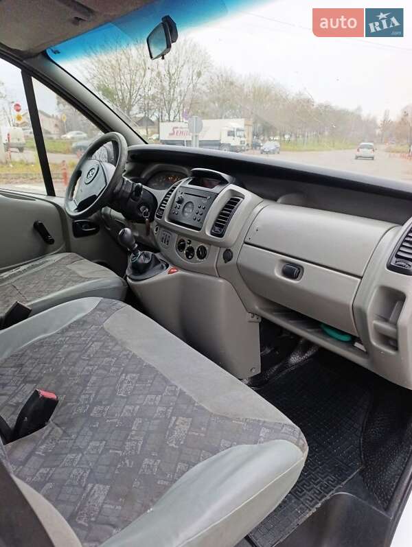 Вантажний фургон Opel Vivaro 2002 в Рівному