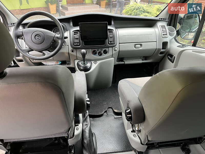 Минивэн Opel Vivaro 2013 в Кицмани