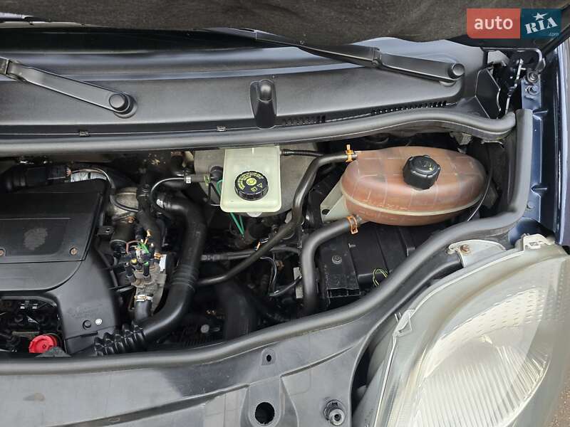 Мінівен Opel Vivaro 2006 в Запоріжжі