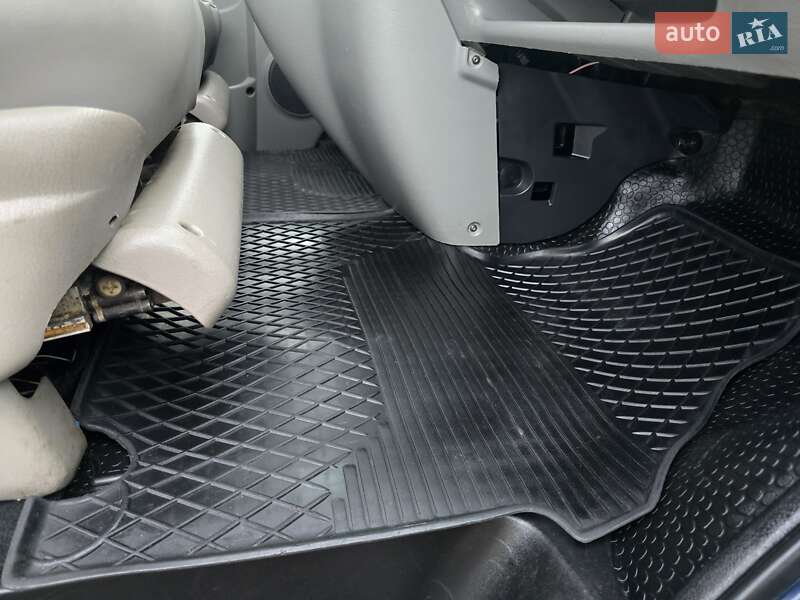 Мінівен Opel Vivaro 2006 в Запоріжжі