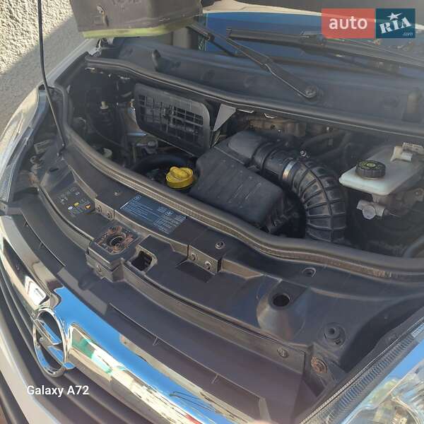 Вантажний фургон Opel Vivaro 2012 в Захарівці