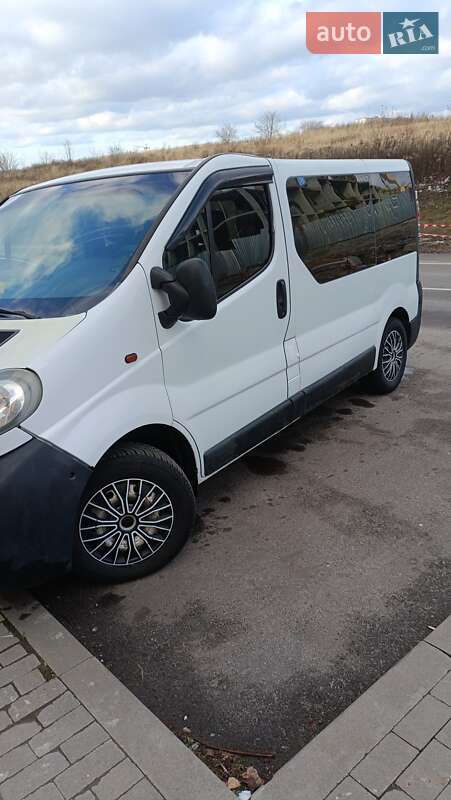 Минивэн Opel Vivaro 2002 в Ровно