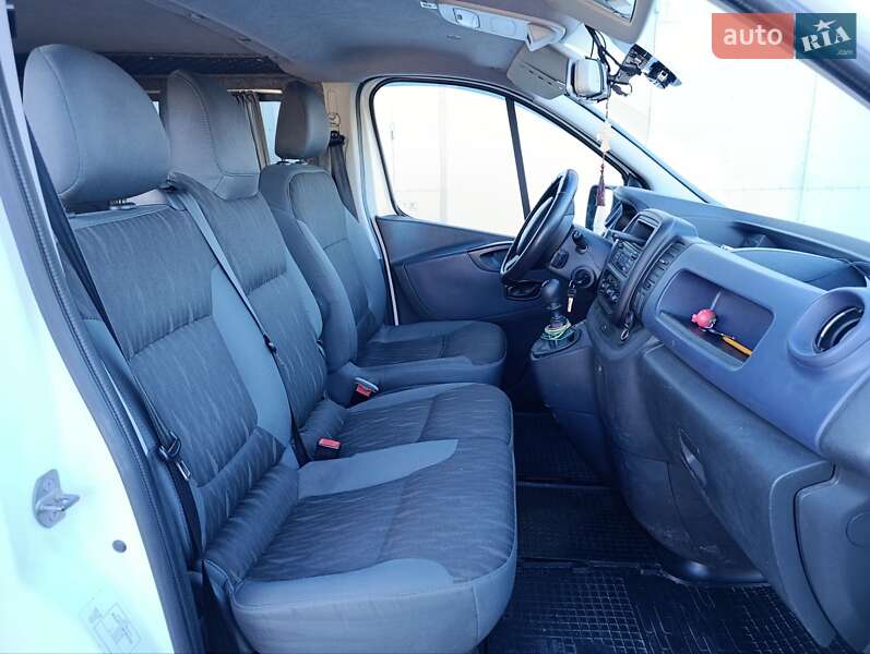 Минивэн Opel Vivaro 2015 в Черновцах