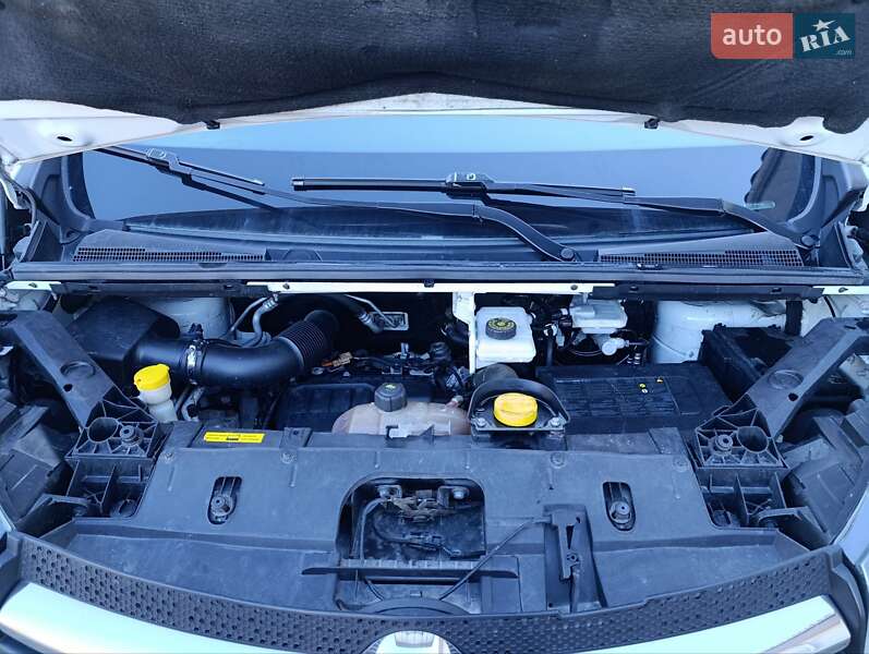 Минивэн Opel Vivaro 2015 в Черновцах