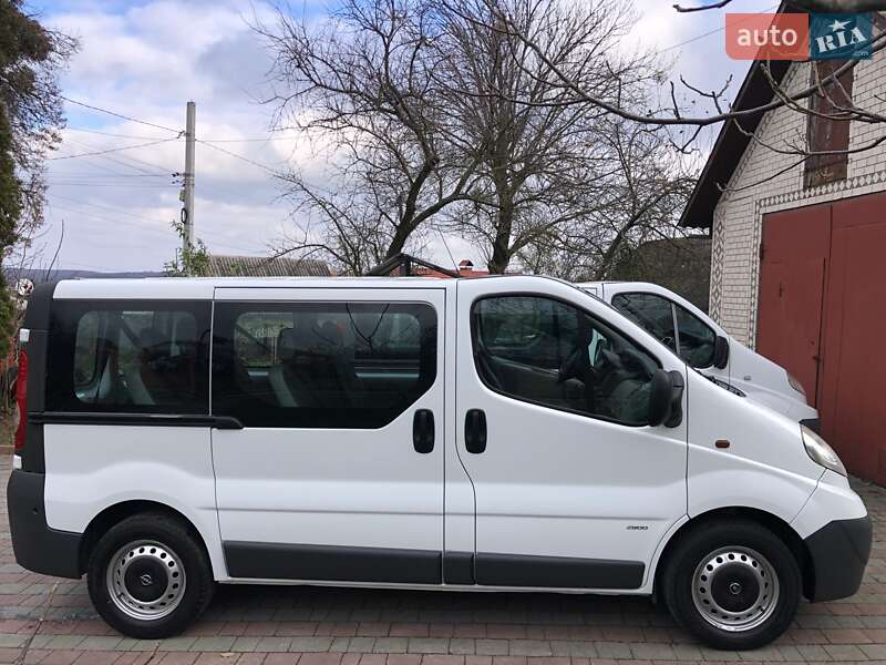 Минивэн Opel Vivaro 2012 в Красилове