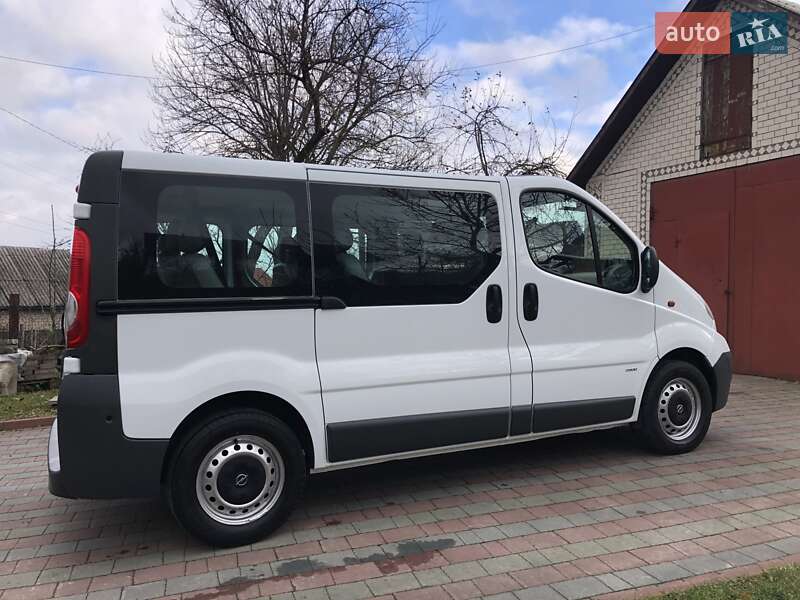 Минивэн Opel Vivaro 2012 в Красилове