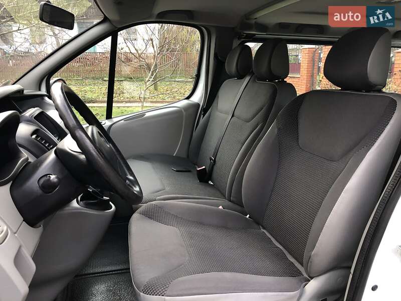 Минивэн Opel Vivaro 2012 в Красилове