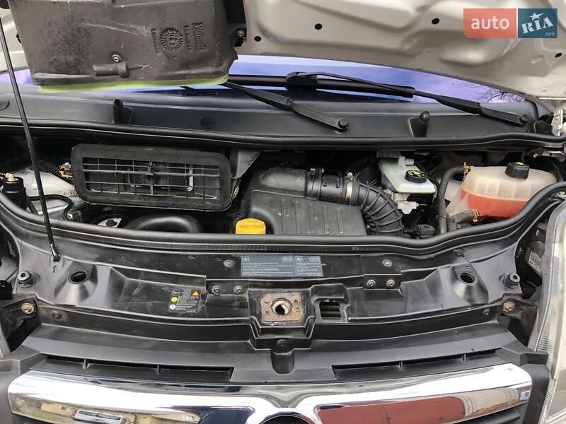 Минивэн Opel Vivaro 2012 в Красилове