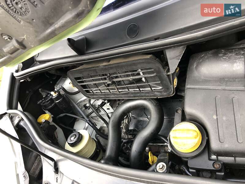 Минивэн Opel Vivaro 2012 в Красилове