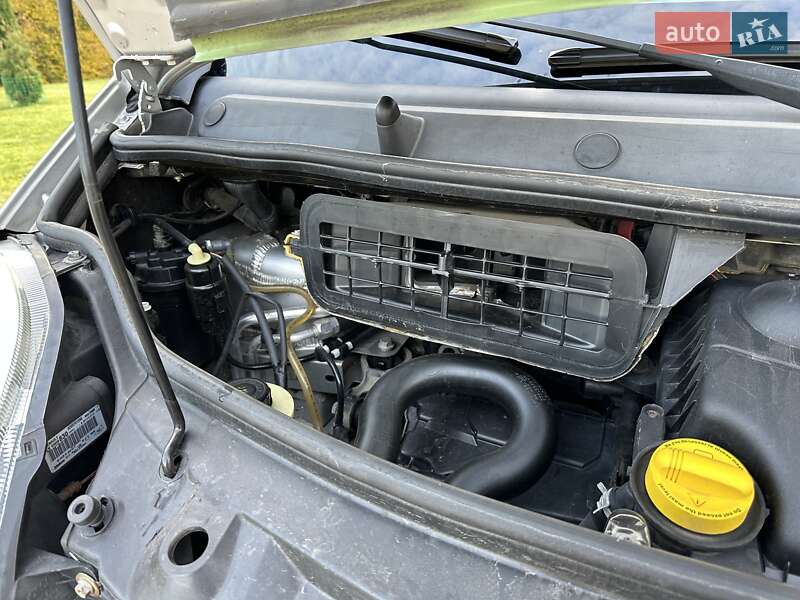 Минивэн Opel Vivaro 2013 в Дубно